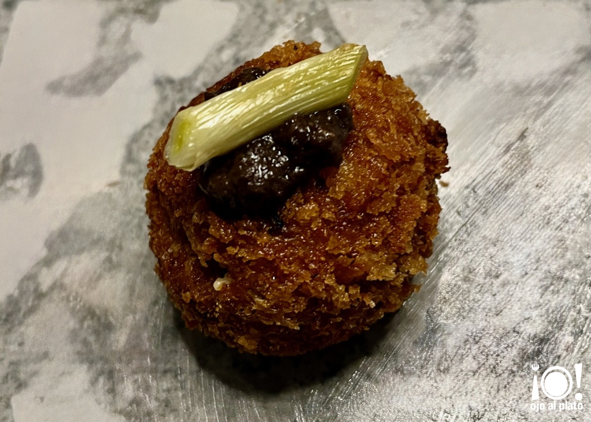 03_blanc_negre_namua_25_12 03_blanc_negre_namua_25_12