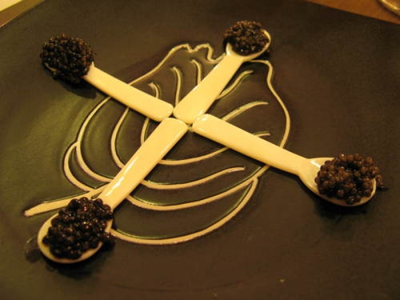 caviar en cucharilla nacar